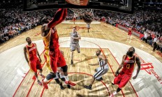 开云体育中国-足球之夜的双重奏，葡萄牙碾压阿尔及利亚，迪巴拉西决生死战接管比赛