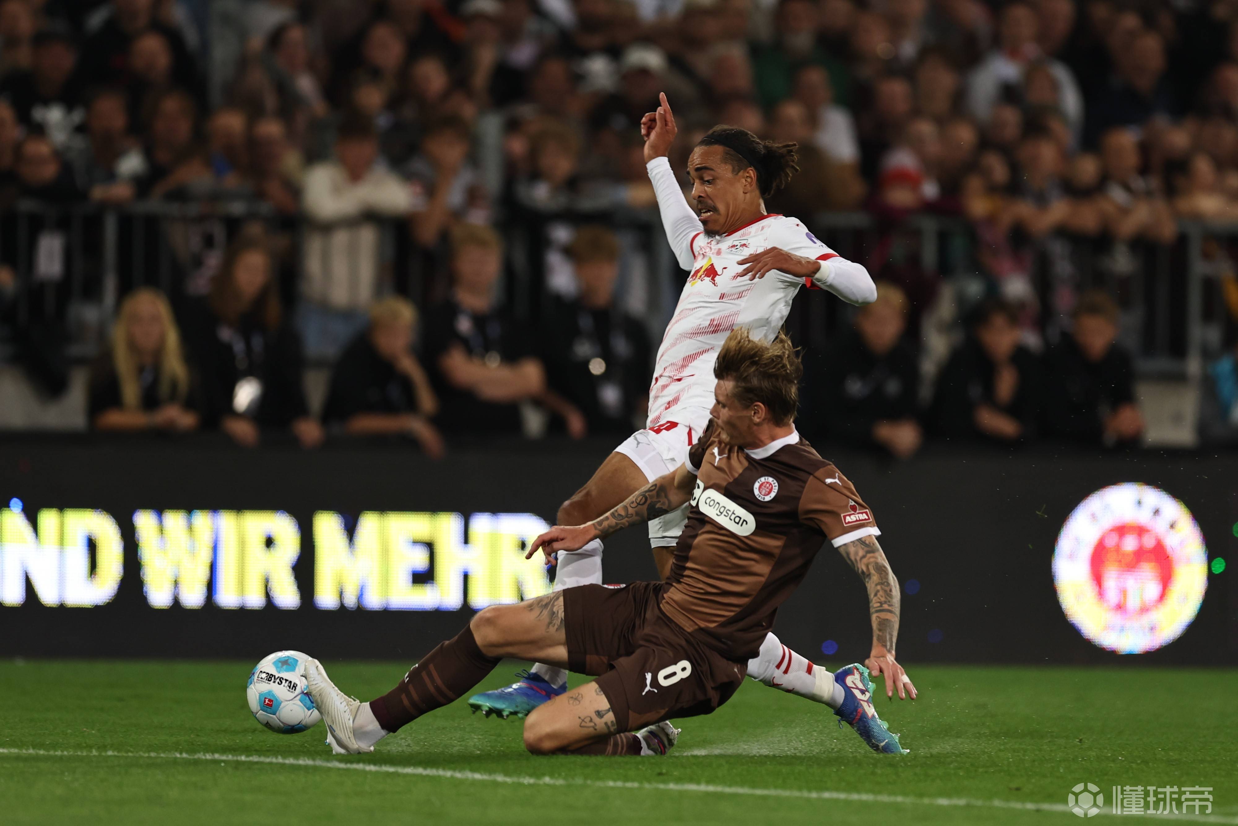 关于霍芬海姆胜出对手，稳守中游位置的信息