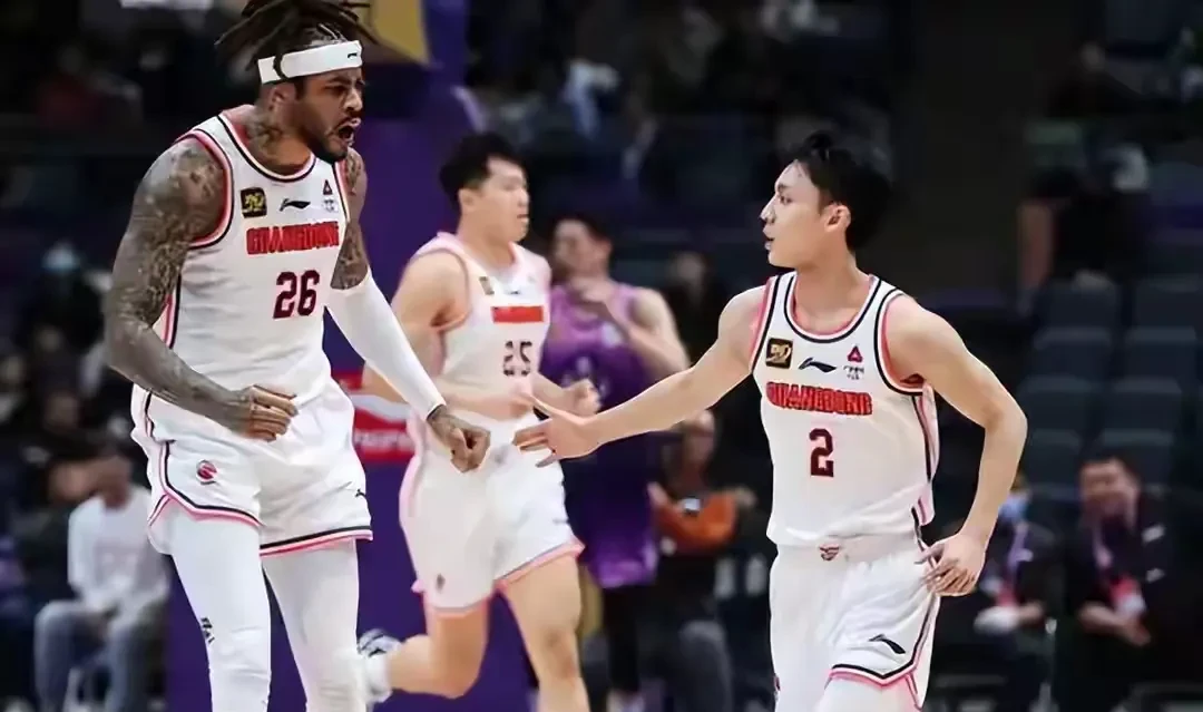 格拉纳达客场大捷，士气高涨全队士气高涨的简单介绍