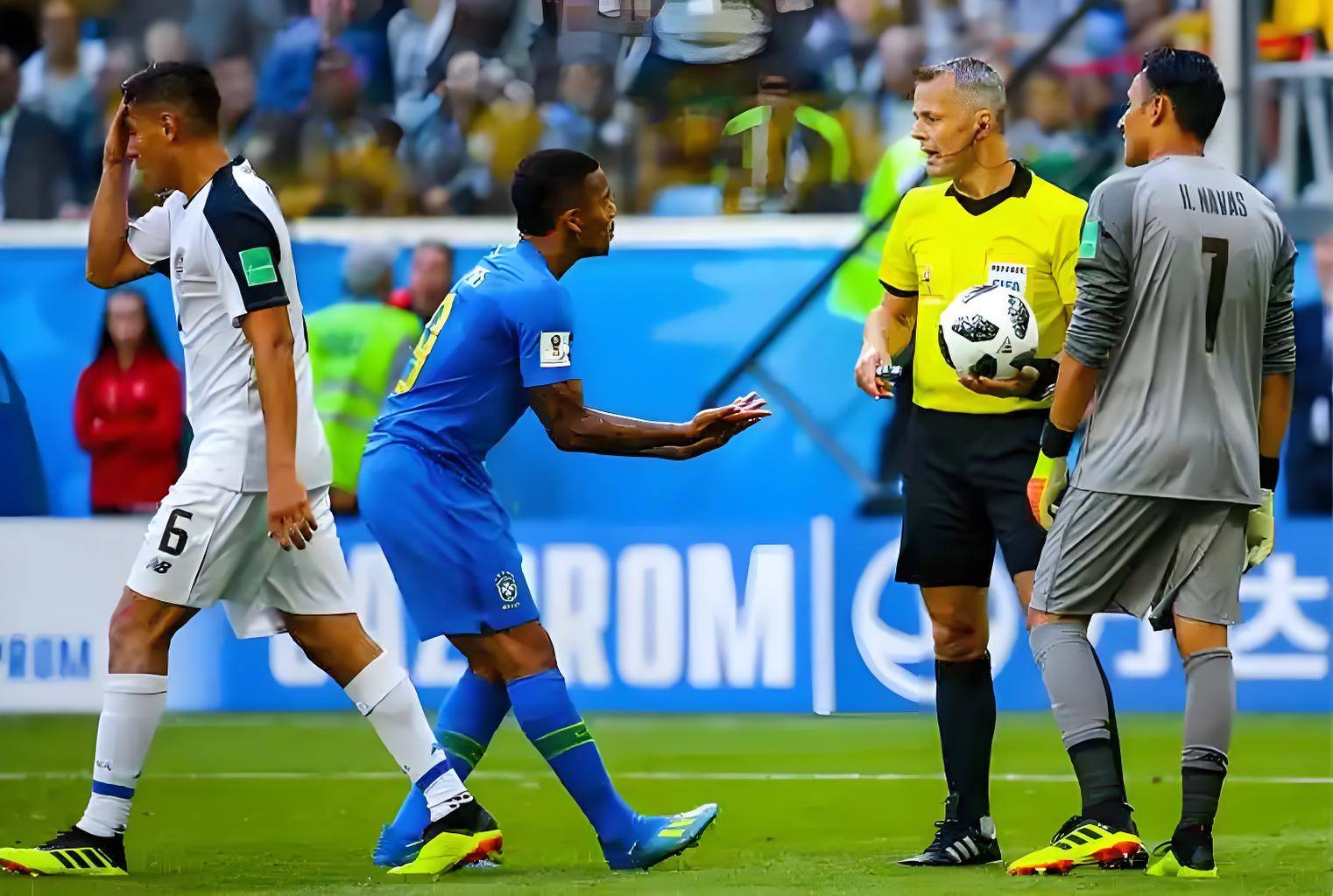 黄蜂前锋完成帽子戏法帮助球队胜出