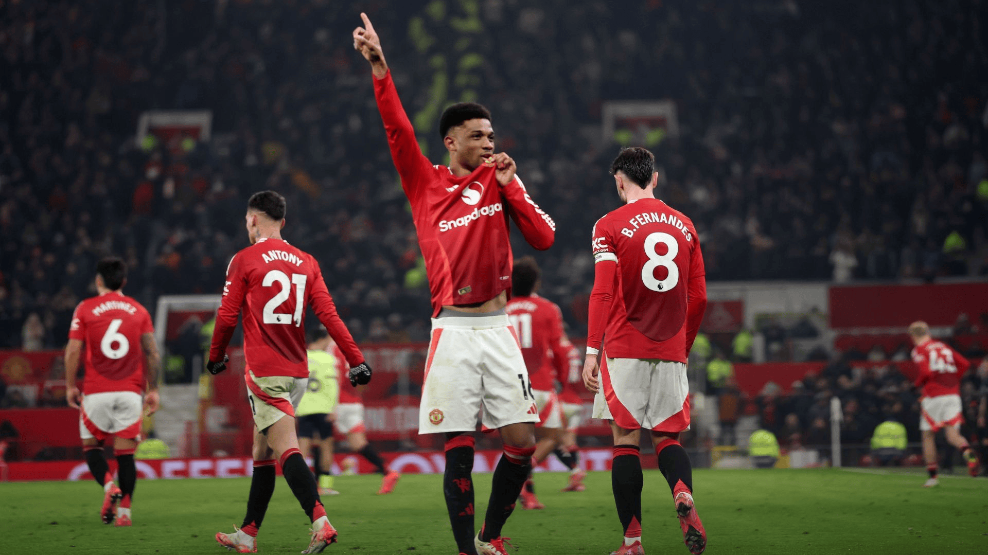 英超焦点战:曼联紧随其后取胜 英超焦点战:曼联紧随其后取胜