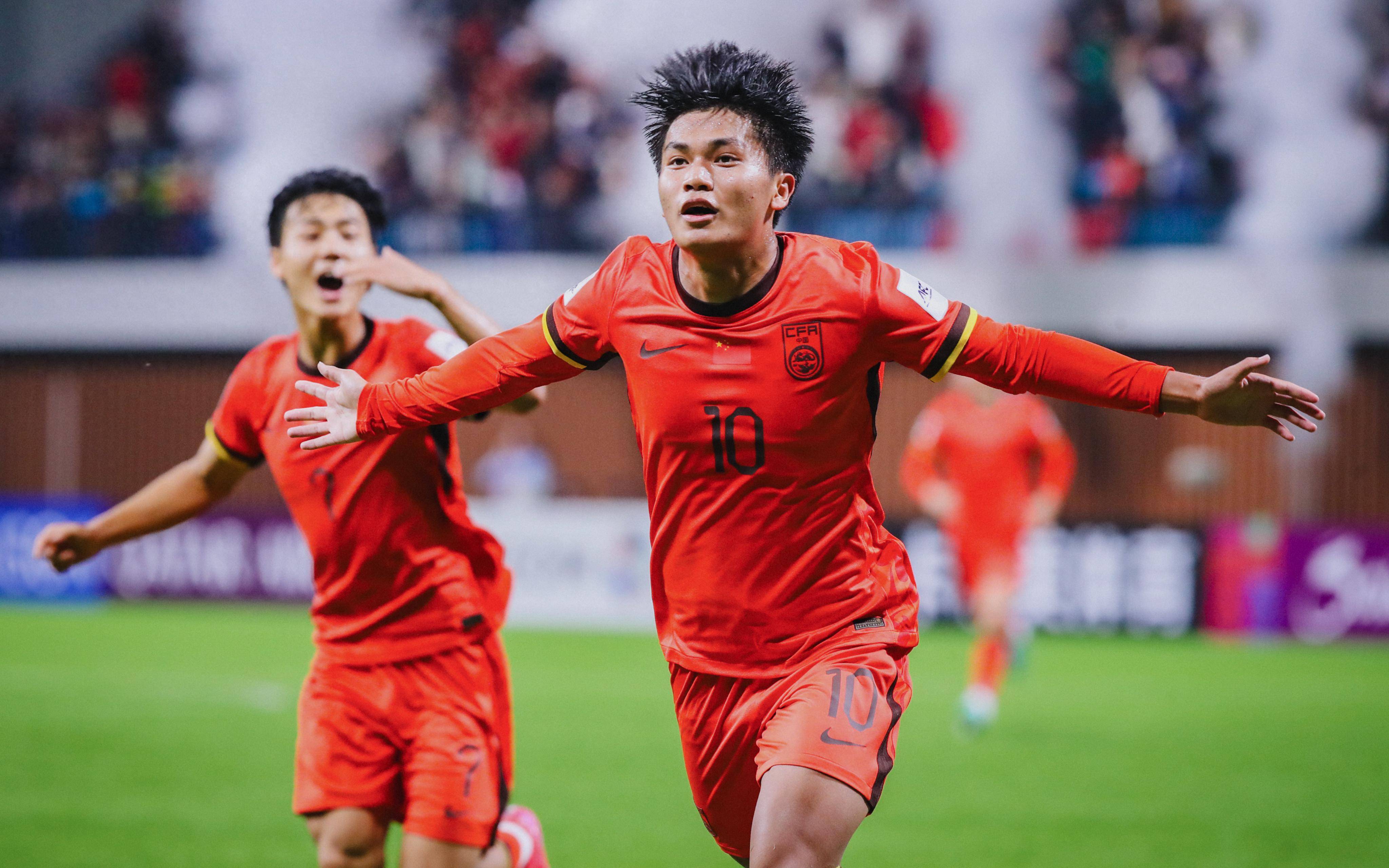 卡塔尔队在胜利中晋级下一轮