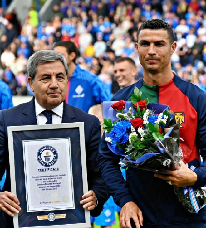 德国客场轻松战胜冰岛，领跑小组