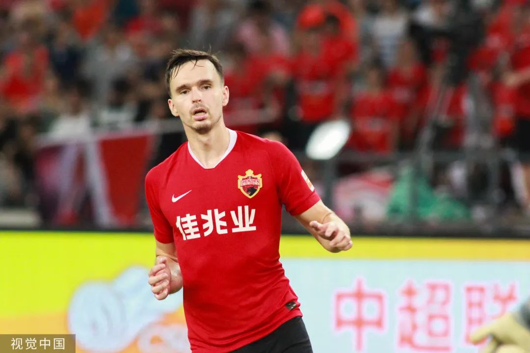 广州富力主场逼平深圳佳兆业，实现保持