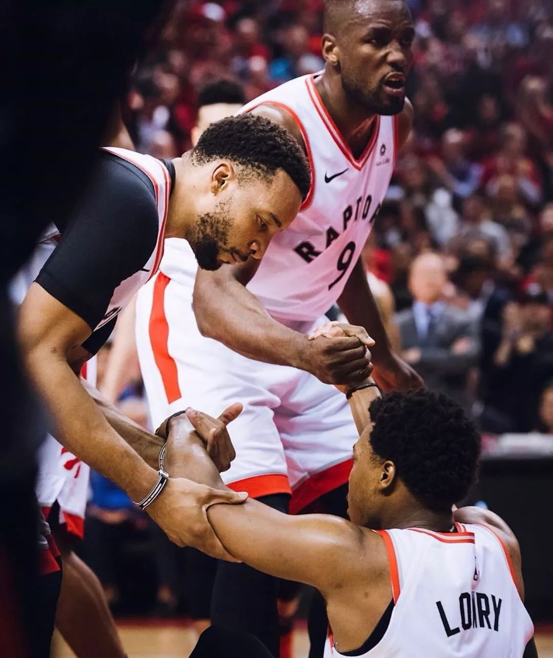 关于NS绝杀KT，Gumayusi团战一打五宿命之战全球总决赛，强势挺进下一轮的信息