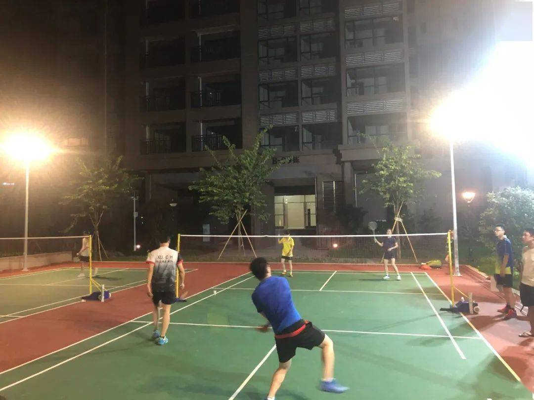 包含球场内外的较量令人目不暇接!的词条 包含球场内外的较量令人目不暇接!的词条