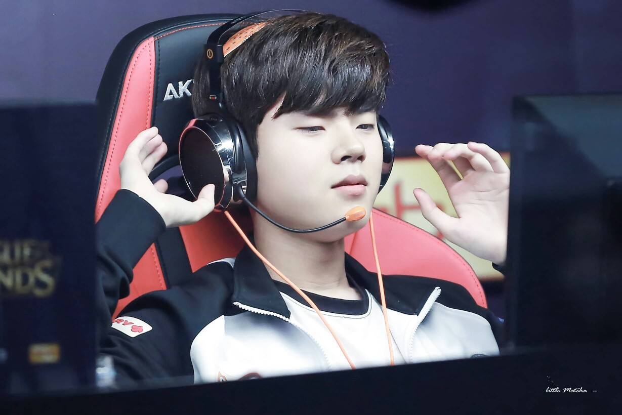 FNC翻盘CLG，Deft线上压制力十足激烈交锋半决赛，留下经典瞬间的简单介绍