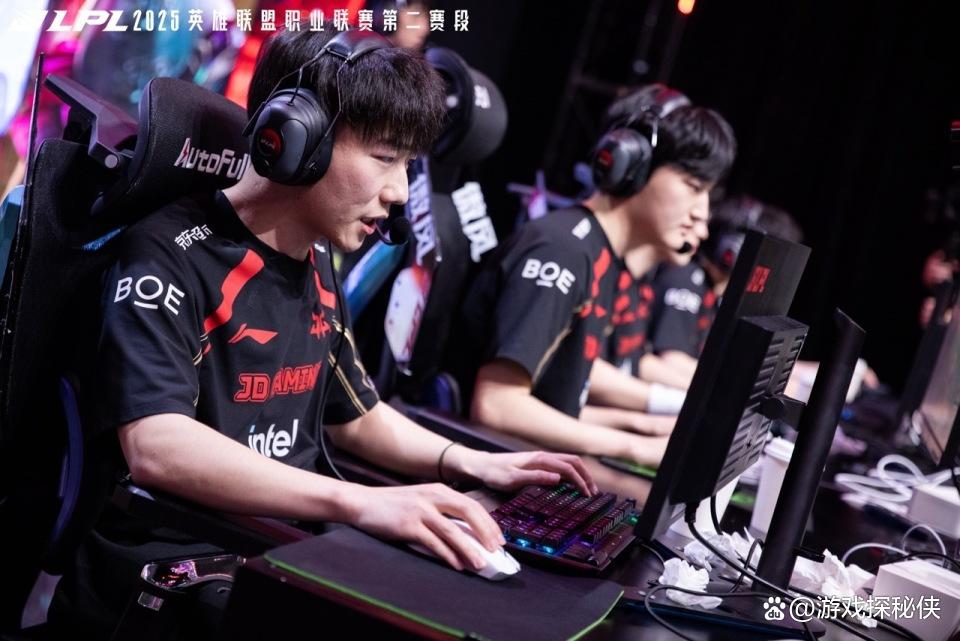 JDG绝杀CLG，Inspired关键团战开团秒人强强对话淘汰赛，成为赛场最大亮点的简单介绍