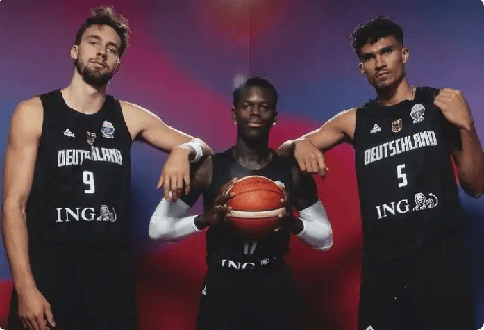 芬兰队战胜对手，晋级欧锦赛