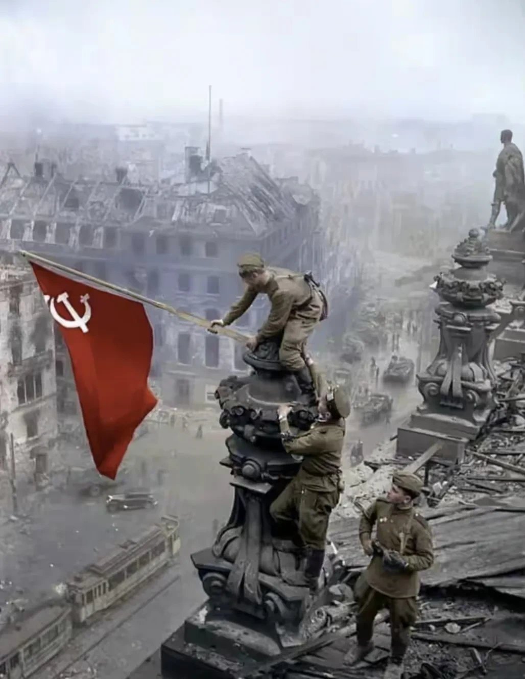 俄罗斯队取得惊险胜利继续征途 俄罗斯队取得惊险胜利继续征途