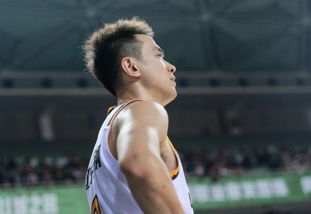 包含雷霆横扫勇士，孙铭徽状态火热的词条