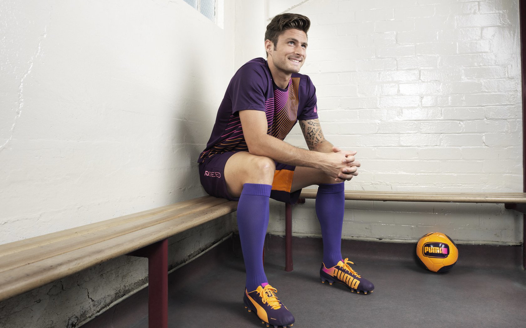 深圳湾的逆光一投，当拉文在虚构的生死战里切开时间