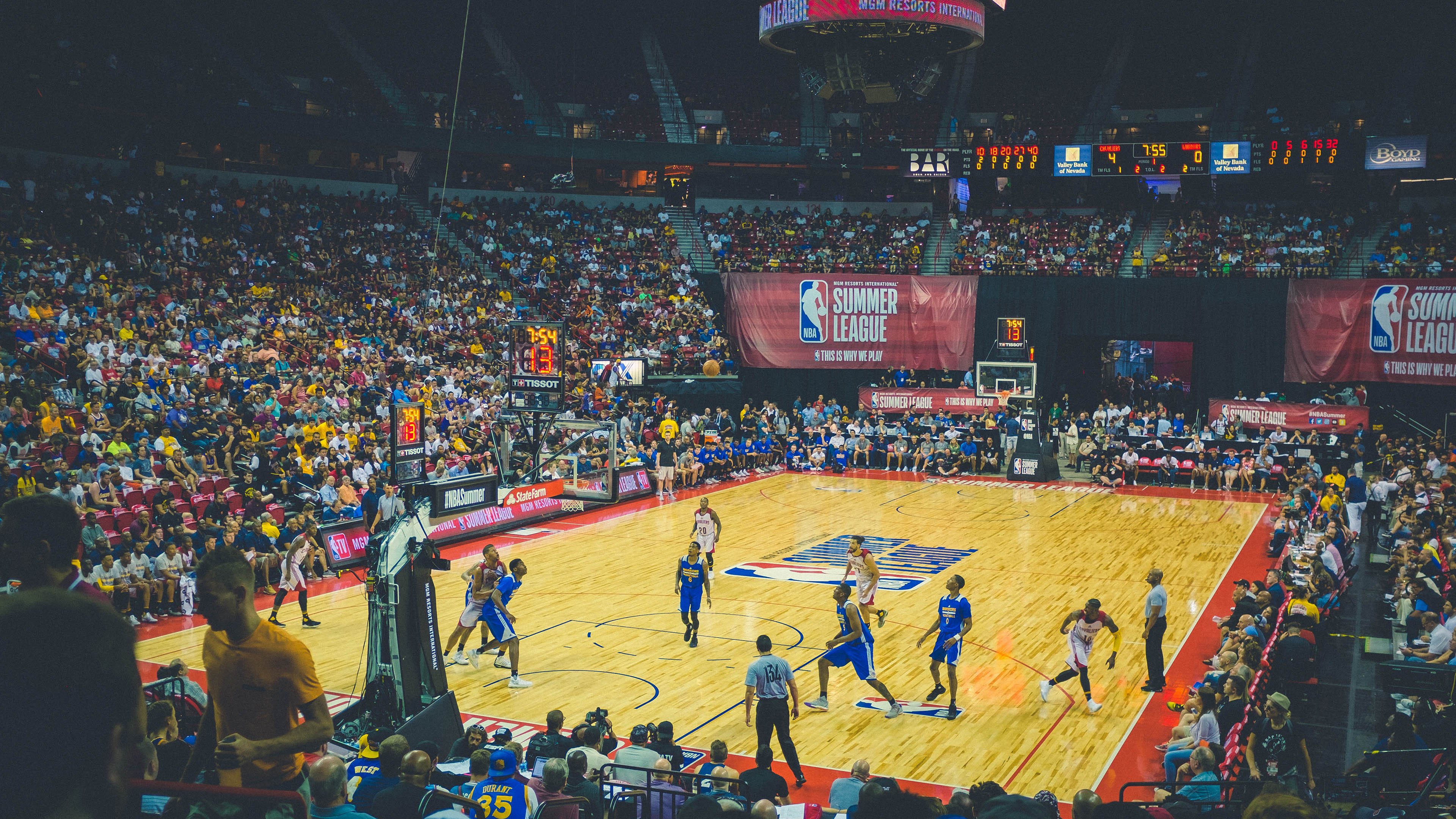 切特高光闪耀，骑士跨海稳稳击败广厦队，一场东西方篮球的激情对话