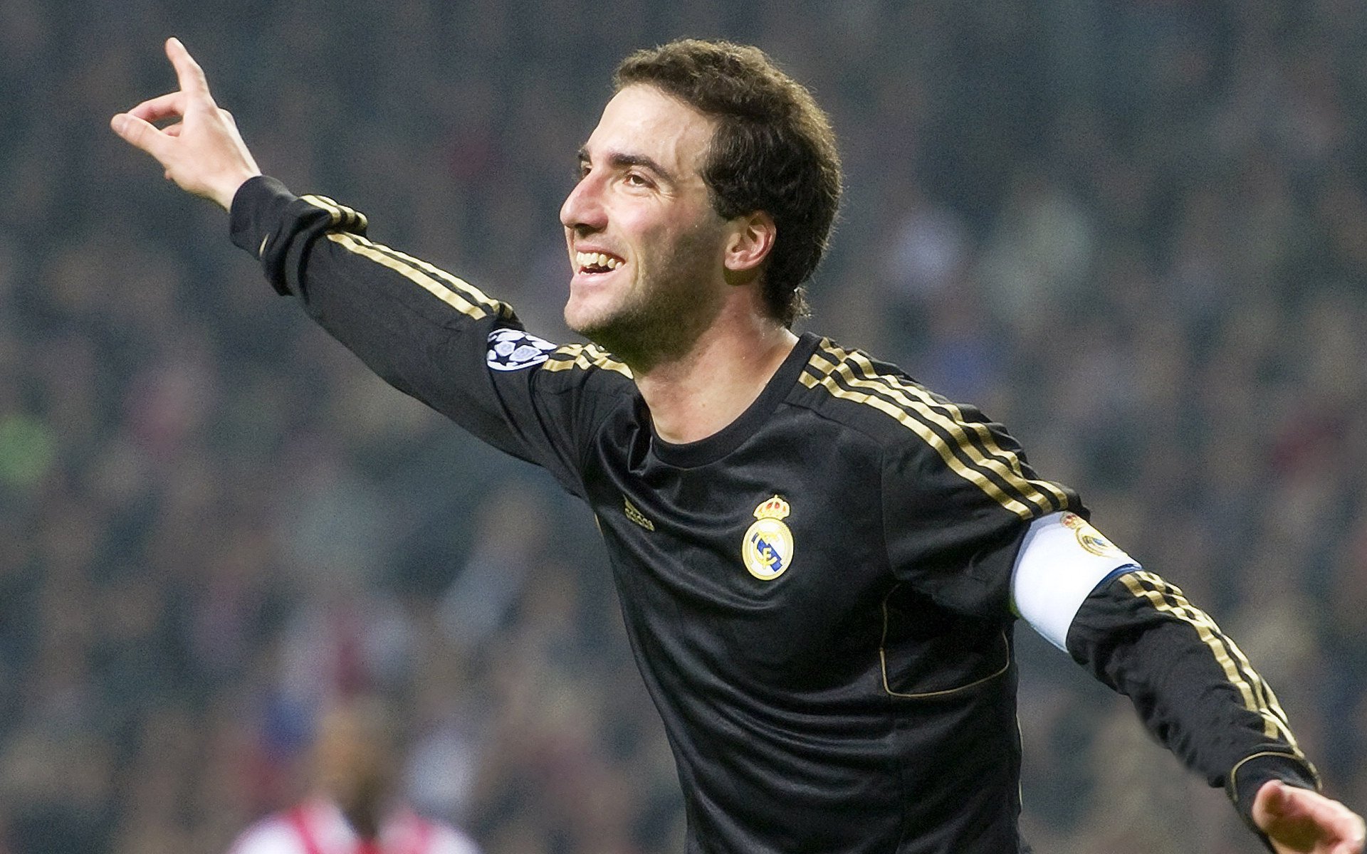 雷诺银箭折翼夜,周冠宇高光时刻铸就唯一传奇