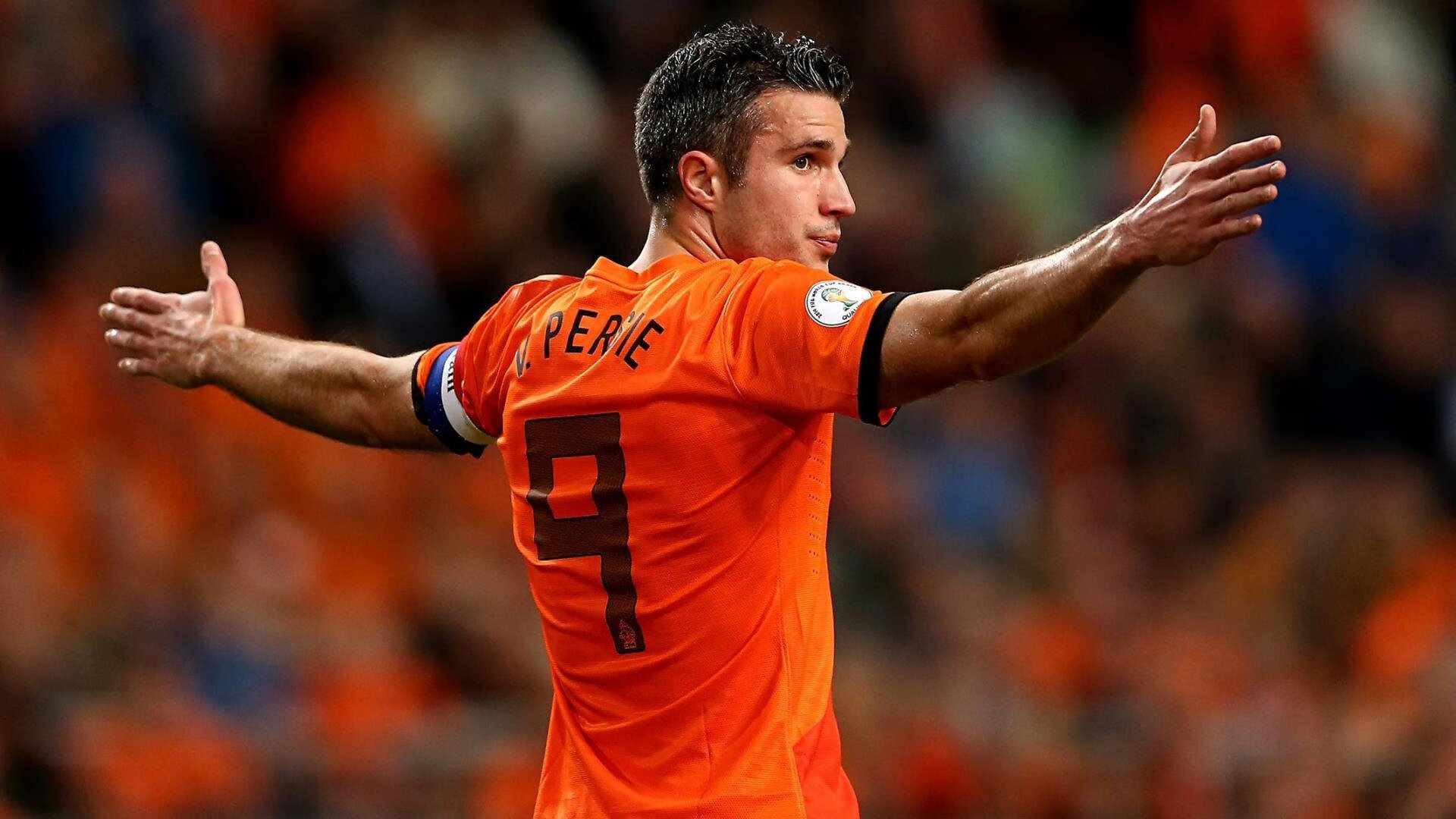 绿茵如战场，当阿尔瓦雷斯的射门照亮基辅的夜空